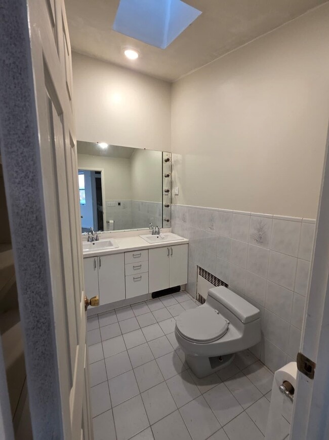 Building Photo - 1405 43rd St