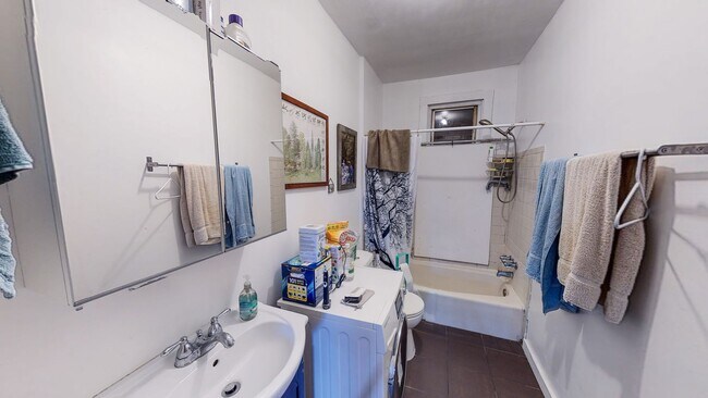 Building Photo - Remodeled 2BR in Victorian | Oversized Living & Dining | Walk to Yale | Massive Walk-In Closet