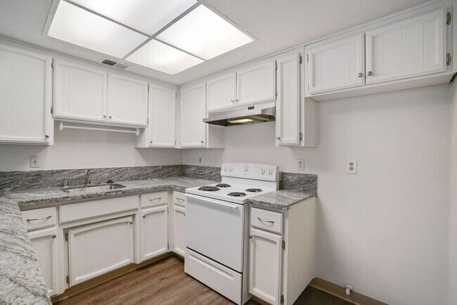 Building Photo - Beautiful duplex locate in Sacramento!
