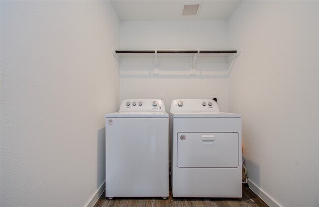 Building Photo - 8611 Shumard Oak Dr