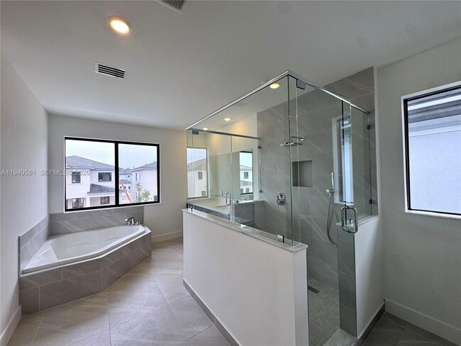 Building Photo - 19749 NE 16th Pl