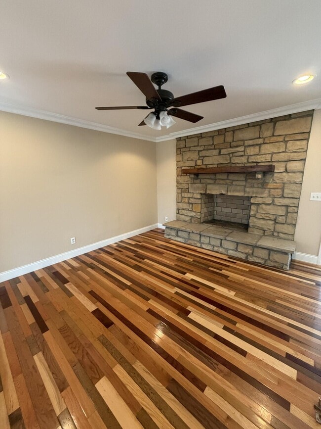 Building Photo - 110 Pineur Rd