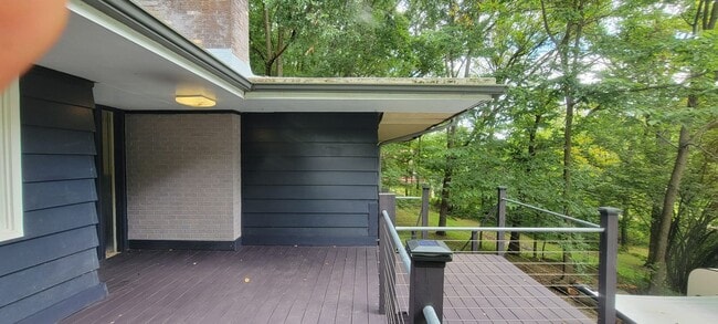 Building Photo - 4 bedrooms 3 baths beautiful house