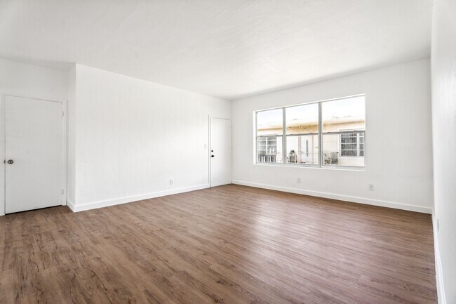 Building Photo - 825 85th St