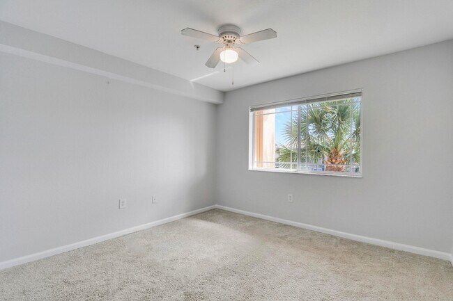 Building Photo - 141 SW Palm Dr