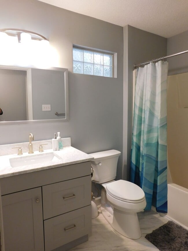 Building Photo - 305 Gibbs Rd