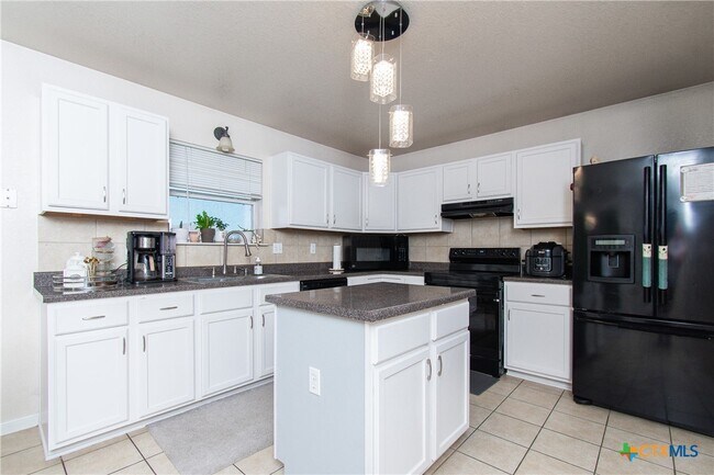 Building Photo - 211 Sims Ridge Dr