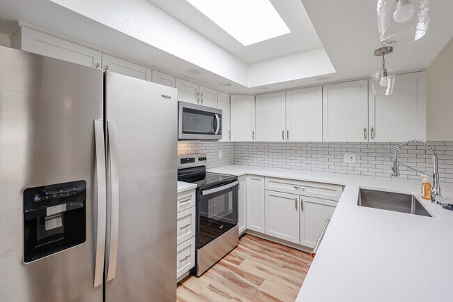 Building Photo - 238 W Maya Dr