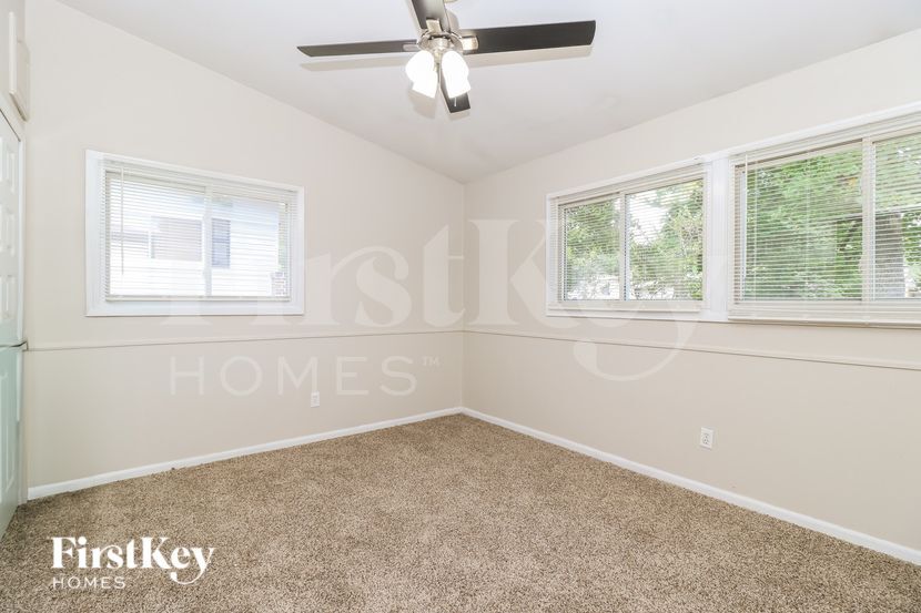 Building Photo - 445 Ridge Dr