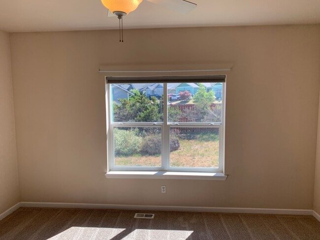 Building Photo - **Sunny Sequim**