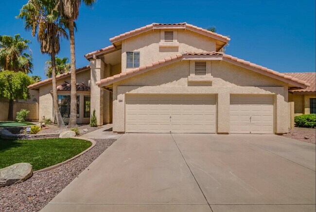 Building Photo - Luxury Living in Garden Lake Estates