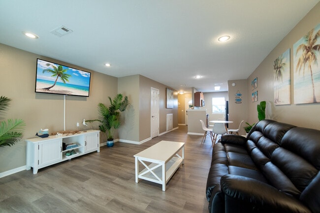 Building Photo - 6300 Pinetree Ave