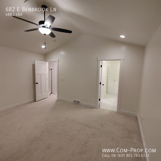 Building Photo - 682 E Benbrook Ln