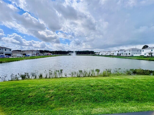 Building Photo - 4784 SW 72nd Terrace