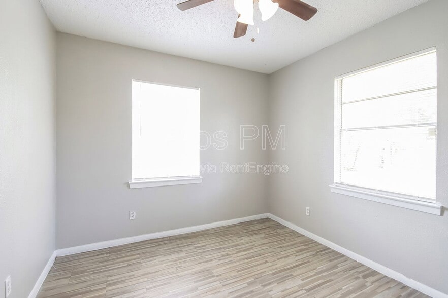 Building Photo - 11235 Lemond Dr