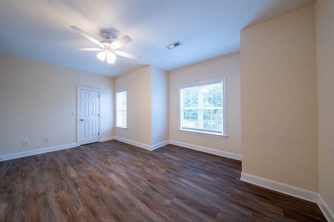 Building Photo - 8 Hydrangea Ct