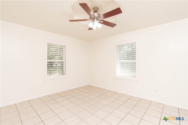 Building Photo - 11 Basswood Ct