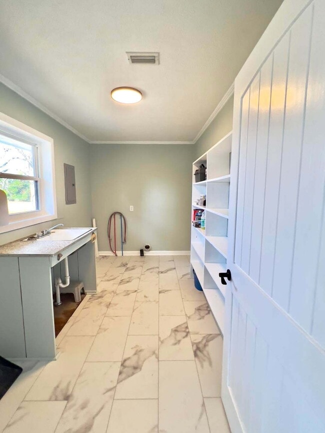 Building Photo - 1337 Broad St