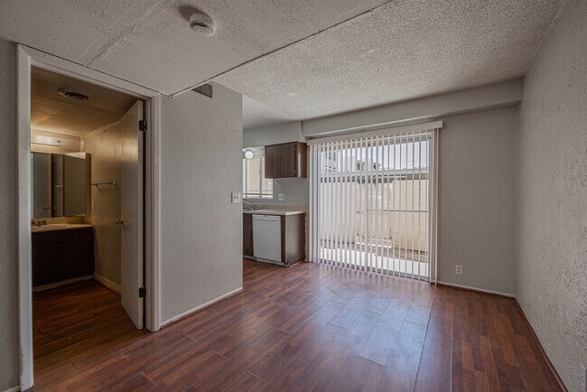 Building Photo - 3520 W Dunlap Ave