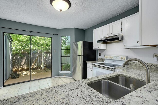 Building Photo - 1411 Gracy Farms Ln