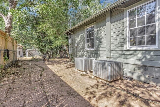 Building Photo - 3911 Avenue F