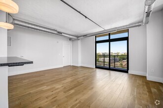 Building Photo - Cast Iron 1