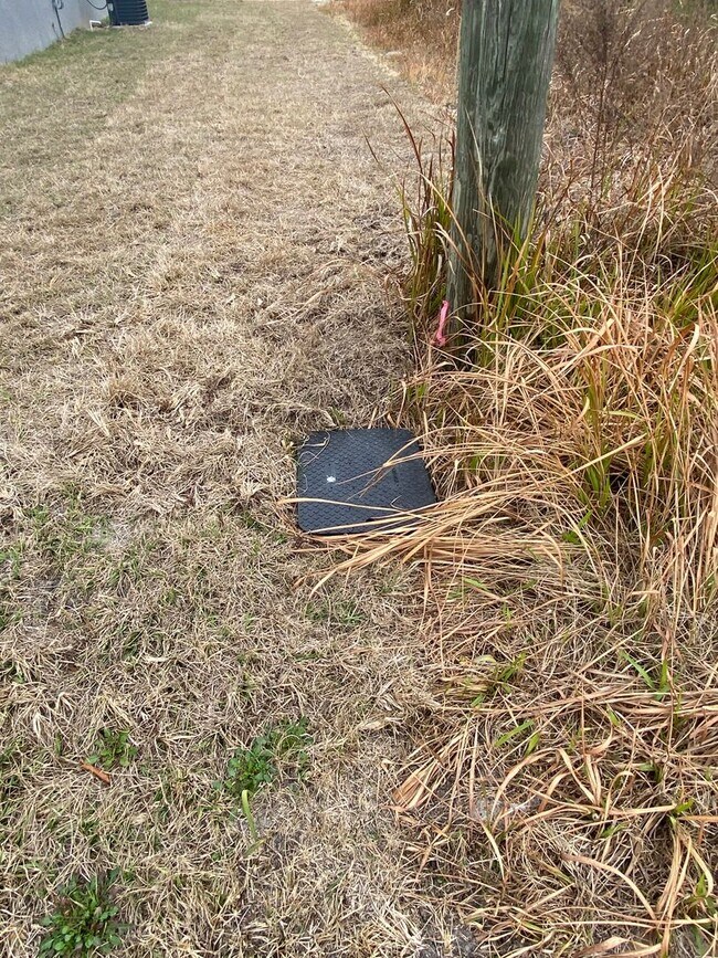 Building Photo - Custom Home - Desirable SE Ocala Neighborhood 3/2/2 **Won't Last**