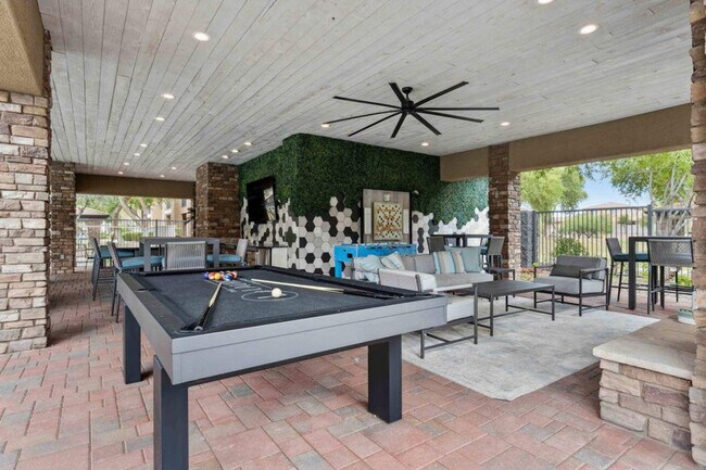 Building Photo - 800 W Willis Rd