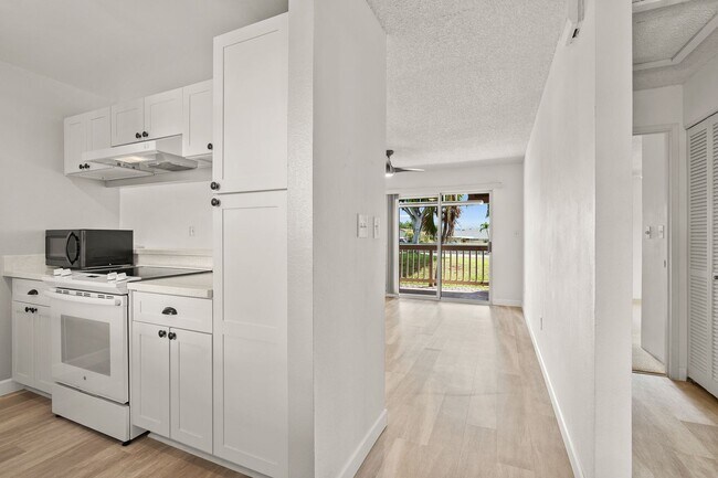 Building Photo - 94-870-870 Lumiauau St