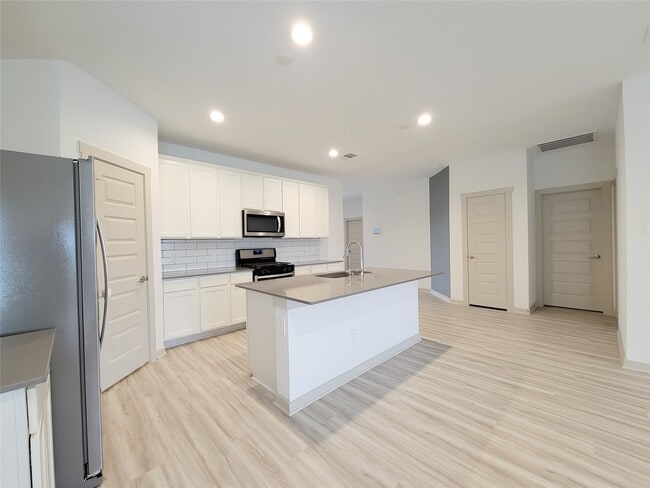 Building Photo - 7015 Halifax Harvest Ln