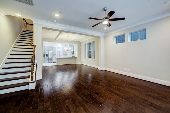 Building Photo - 726 N Shepherd Dr