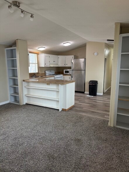 living/kitchen - 953 N McCue St