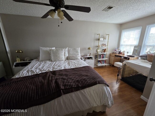 Building Photo - 104 Des Moines Ct