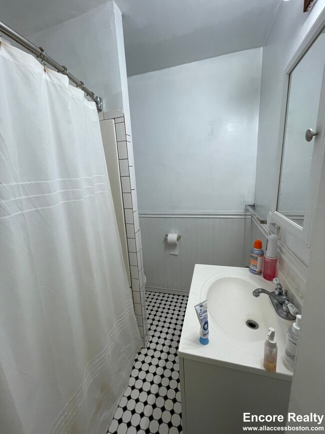 Building Photo - 62 Egmont St