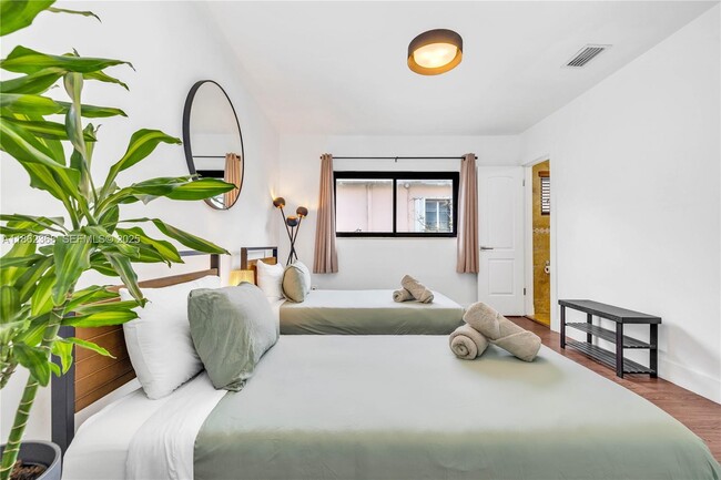 Building Photo - 341 SW 21st Rd