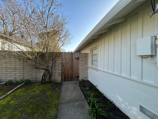Building Photo - Rare Lindell Drive Single-Family Home in Prime Walnut Creek Location!