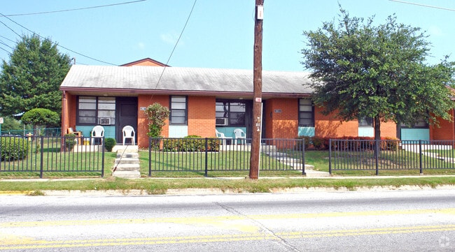 Building Photo - 2053 Old Savannah Rd