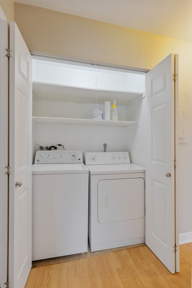 Building Photo - 817 Pahl Rd