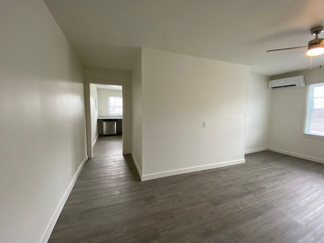 Building Photo - 213 Carroll Dr