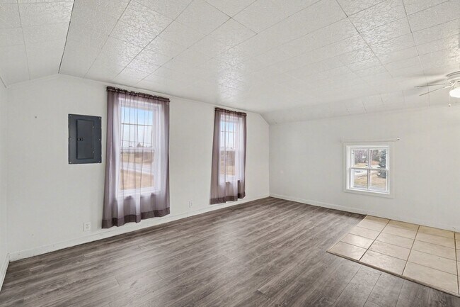 Building Photo - 8009 E Bristol Rd