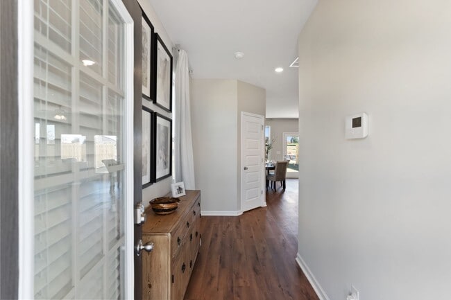 Building Photo - 3 BEDROOM TOWNHOME IN OAKWOOD! Rabun Floorplan