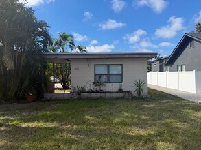 Building Photo - Queen Street Apartments