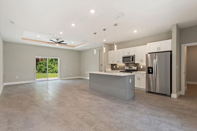 Building Photo - ONE MONTH FREE RENT! Modern, energy effici...