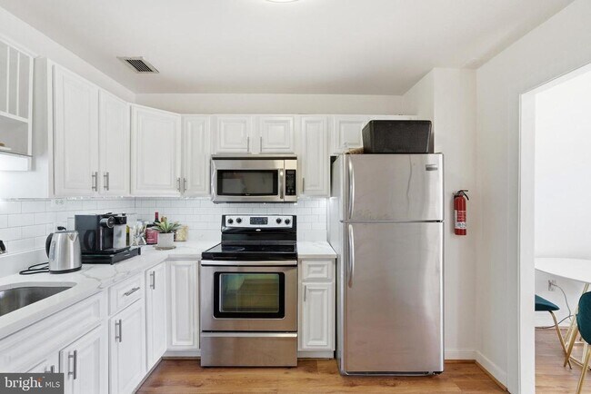 Building Photo - 955 26th St NW