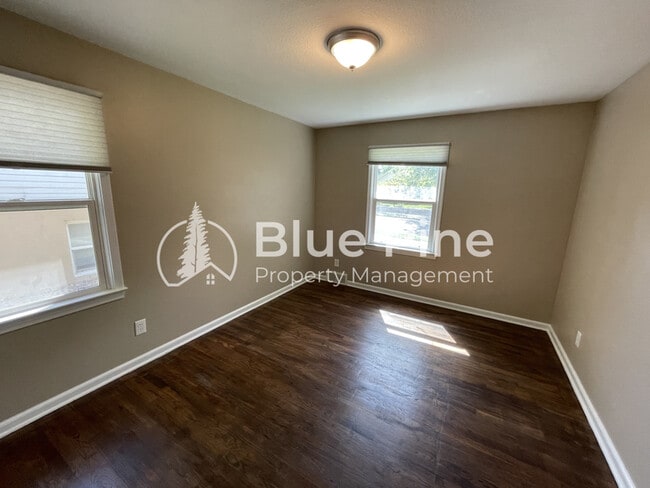 Building Photo - 662 K St