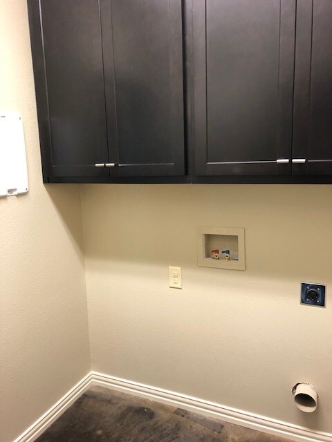 Building Photo - ***4 Bedroom, 2.5 Bath Townhouse**** Walking distances to UNT****