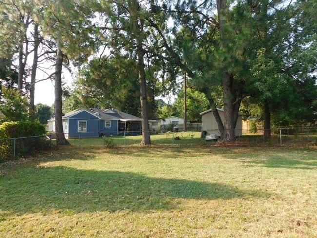 Building Photo - 3367 Kenie Ave