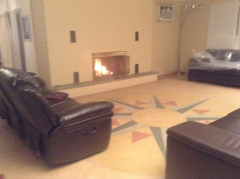 living room - 5645 Calyn Rd