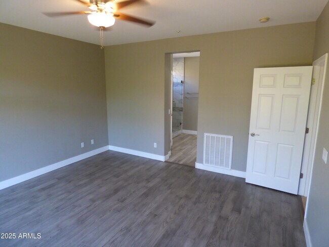Building Photo - 12988 W Plum Rd