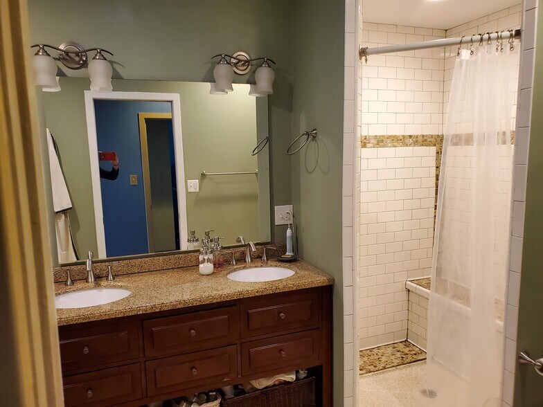master bathroom - 714 Kenyon St NW